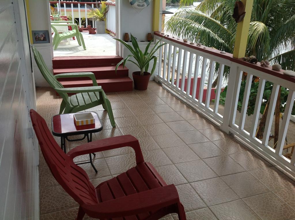 Rainbow Beach Apartments & Rooms Calibishie Bilik gambar